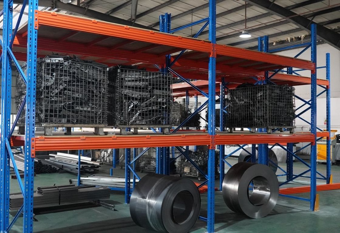 En fazla 2000kg/pallet ağırlık kapasitesine sahip sert sarı endüstriyel kalite çelik depolama rafları