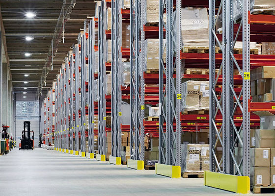 Özel Endüstriyel Çelik Depo Rackları Soğuk Yumruklu Ağır Görevli Palet Racks