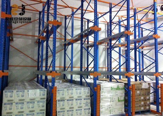 İçecek Endüstriyel Raft Sistemleri Toz Kaplama Dar Geçit Palet Racking
