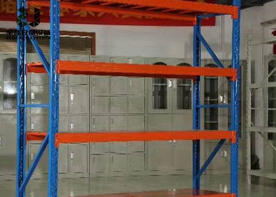 Katman başına en fazla 4500 kg, toplanmış veya kaynaklı depo pallet raf sistemleri