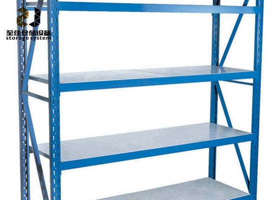 Katman başına en fazla 4500 kg, toplanmış veya kaynaklı depo pallet raf sistemleri